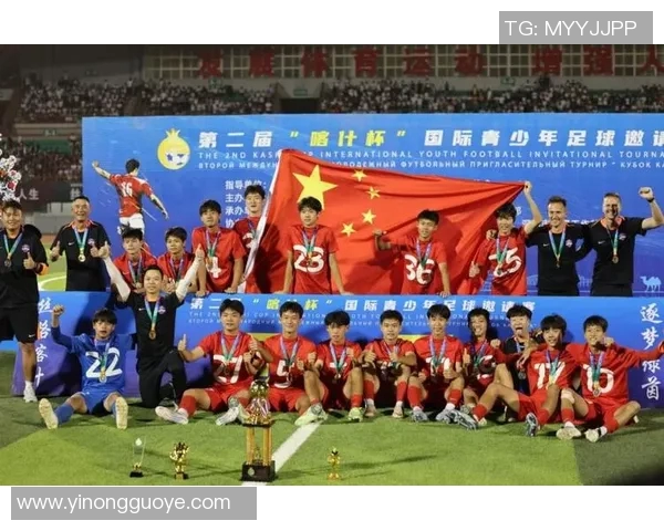 中国小学生足球明星崭露头角助力青少年体育发展与梦想追逐 中国小学生足球明星崭露头角助力青少年体育发展与梦想追逐